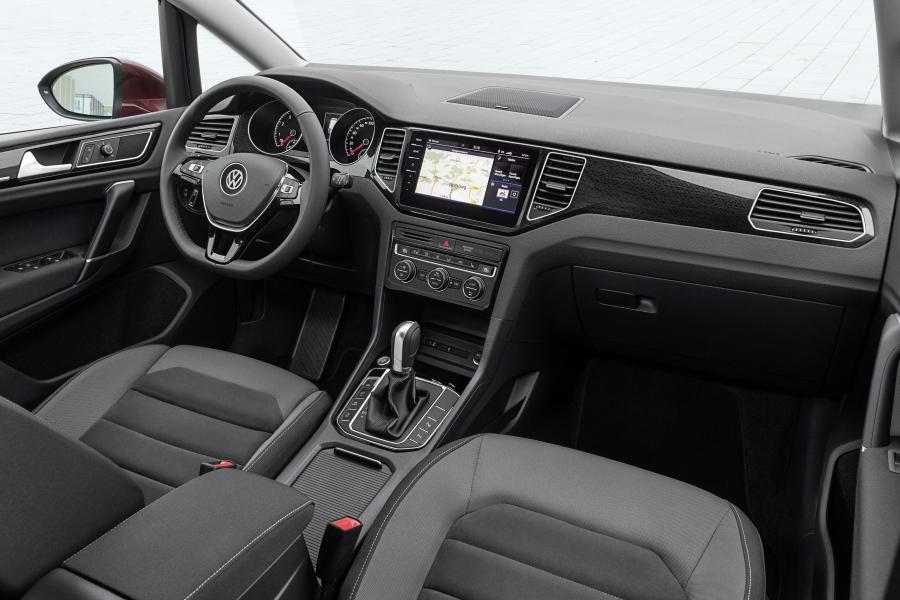 Торпедо Volkswagen Golf Sportsvan TSI 2017 года  (WW) (фото 10 из 40)